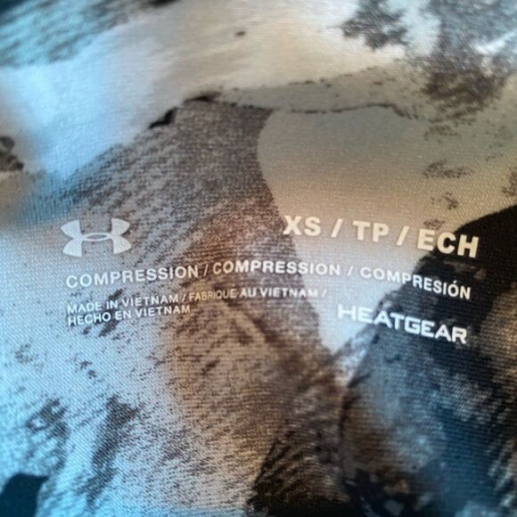 UNDER ARMOR Womens XSMALL HeatGear Printed High Waisted Capri Leggings - Picture 6 of 10